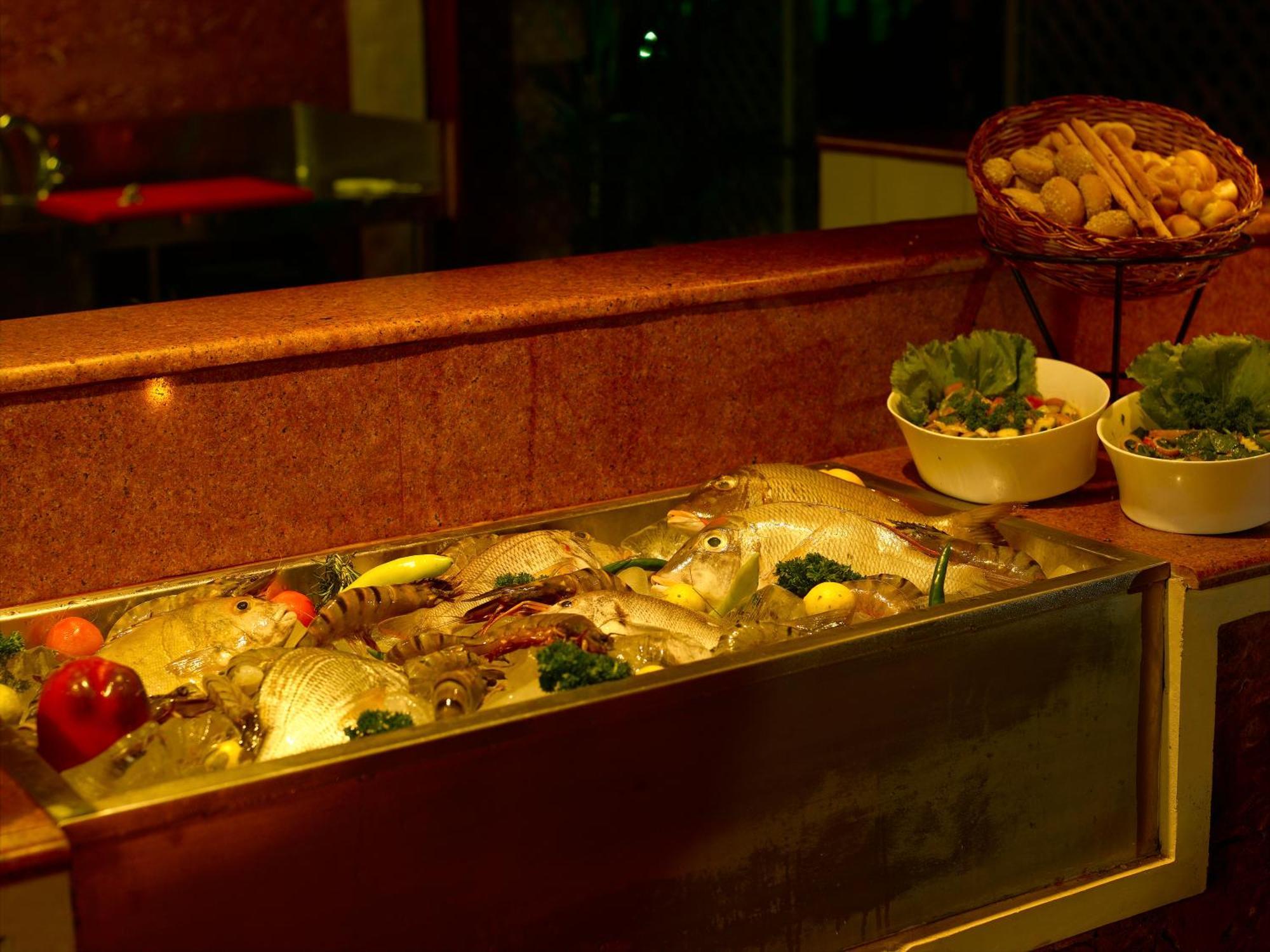 Vivanta Ernakulam, Marine Drive Kochi Ristorante foto